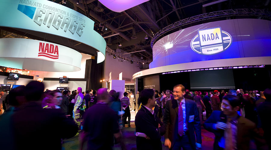 Shopping live chat at NADA? Here are six critical features